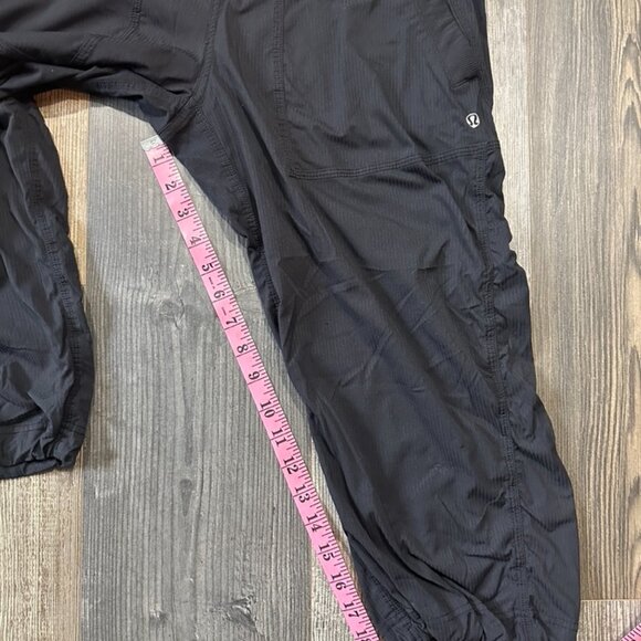 Lululemon Pants Womens 6 Black Dance Studio Crop Ruched Cuff Joggers Athleisure - Picture 4 of 5